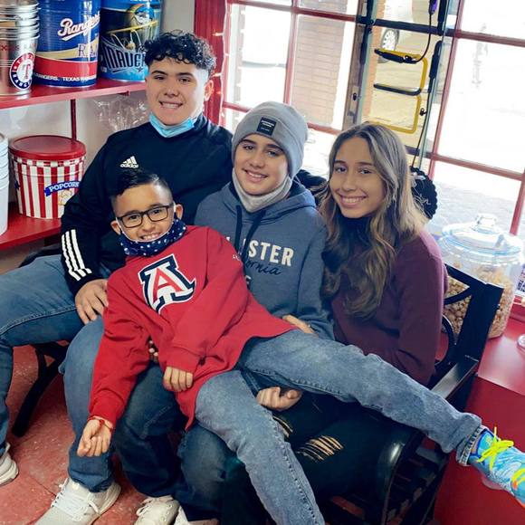 Profile Picture of Cassandra Padilla (@cmzubia12) on Poshmark