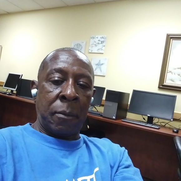 Profile Picture of Darrell Spurlock (@darrellspurlock) on Poshmark