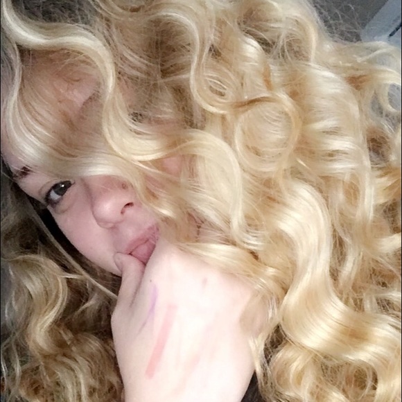 Anna Saigeon - Poshmark Profile Picture of Anna Saigeon (@anna_s1106) on Poshmark