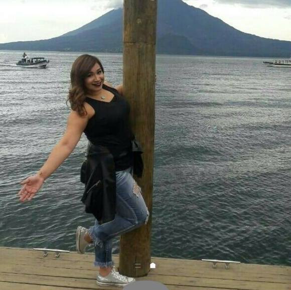 Profile Picture of Amelia valessca Lima (@amelia_valessca) on Poshmark