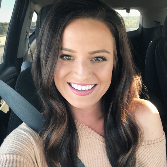 Profile Picture of Tess Ruge (@tessruge) on Poshmark