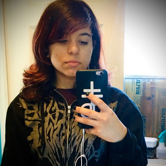 Profile Picture of Valeria Castelar (@terranout) on Poshmark