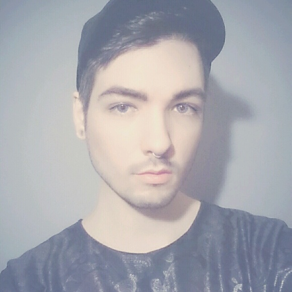 Profile Picture of Kevin Breece (@kevynstardust) on Poshmark