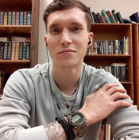 Profile Picture of Joshua Bee (@joshuabyrd1011) on Poshmark