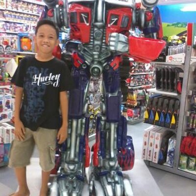 Profile Picture of Tom Khenjie Calo (@TomKhenjie) on Twitter
