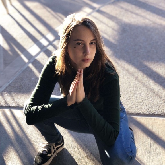 Profile Picture of Caroline Garbus (@carolinegarbus) on Poshmark