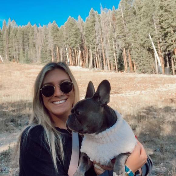 Profile Picture of Sydney Stockinger (@sydneystock) on Poshmark