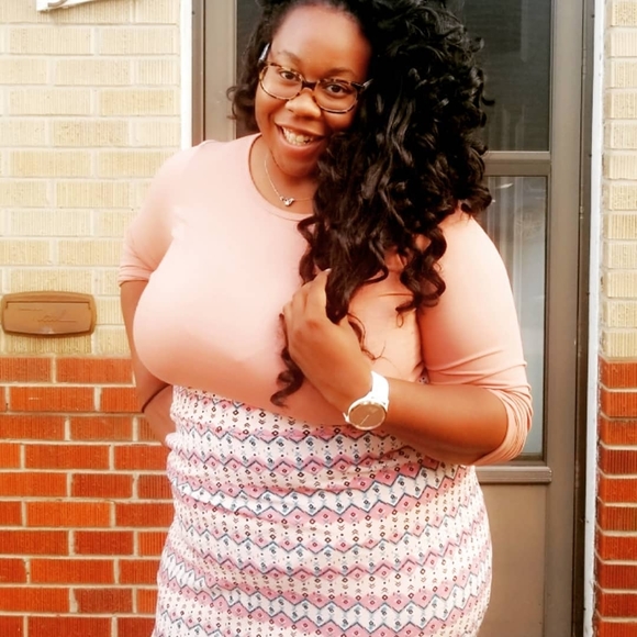 Profile Picture of Shauntay Larson (@shauntayl) on Poshmark