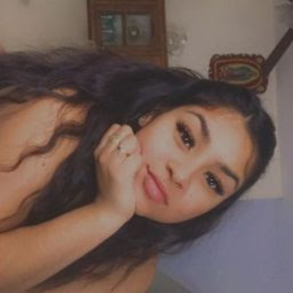 Profile Picture of Elyssa Calleros (@elyssacalleros) on Poshmark