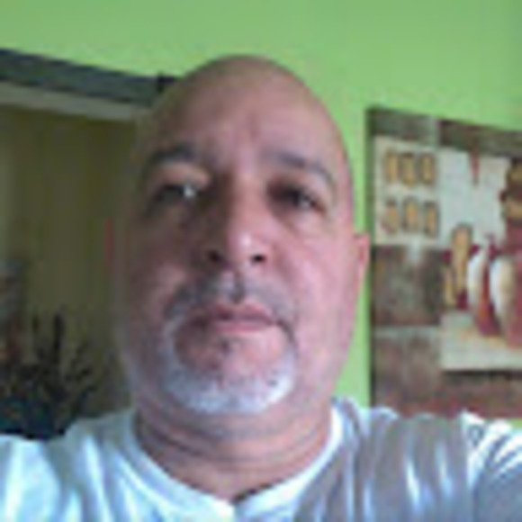 Profile Picture of Luis González (@luisoscar038) on Poshmark