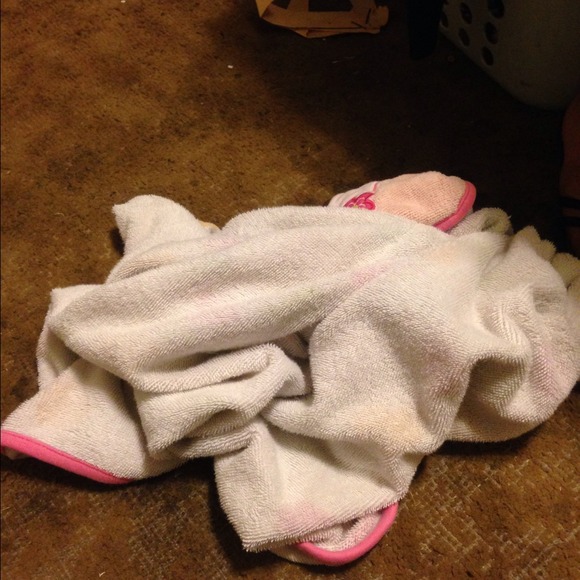 Profile Picture of Agena Thao (@agena85) on Poshmark