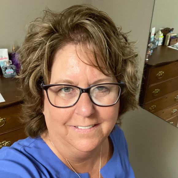 Profile Picture of Diane Benson (@dsbenson) on Poshmark
