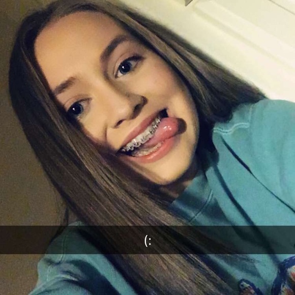 Profile Picture of Danielle Shewmake (@danielleshew) on Poshmark