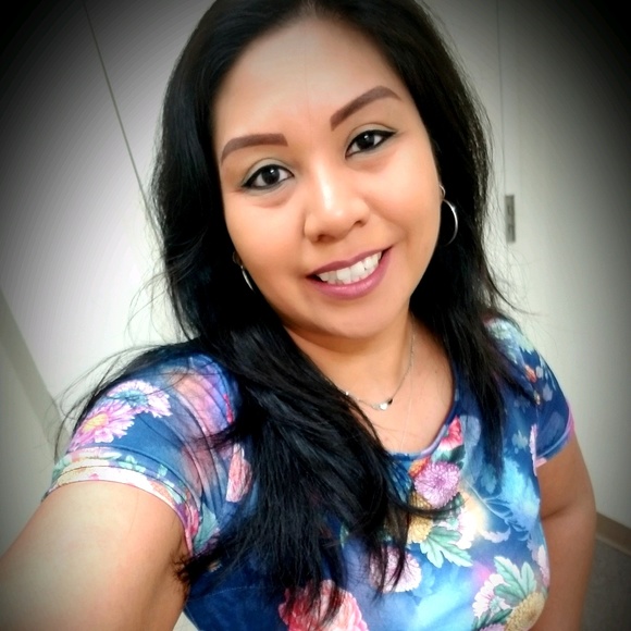 Profile Picture of Christine Corpuz (@ccssuitestyle) on Poshmark