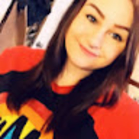 Profile Picture of Katlin Desbiens (@kd2351) on Poshmark