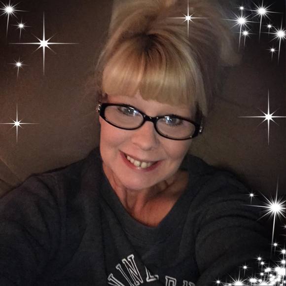Profile Picture of Vicki Roach (@vicki_roach) on Poshmark
