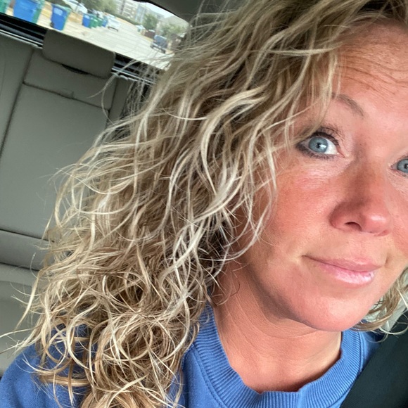 Angela Mclure - Poshmark Profile Picture of Angela Mclure (@alegnazam) on Poshmark