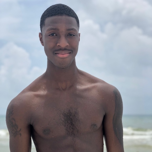 Profile Picture of Oliver Bailey (@xkingbaileyx) on Poshmark