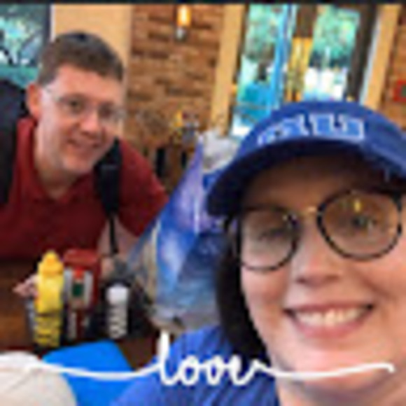 Profile Picture of Anne Peck (@annepeck1967) on Poshmark