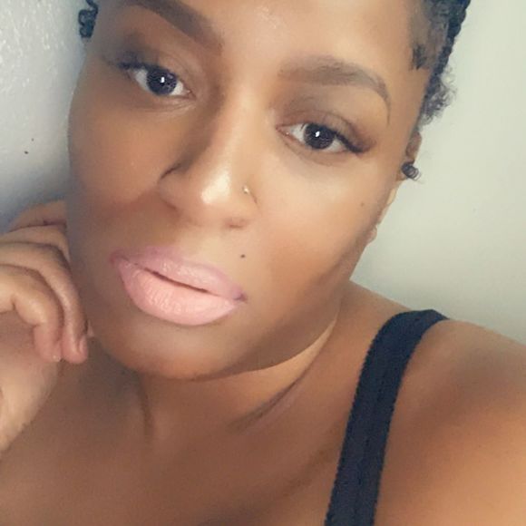 Profile Picture of Onique Ilson (@oniqueilson) on Poshmark