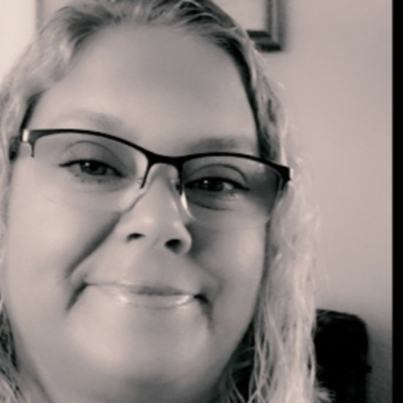 Profile Picture of Sherry Curry (@sherrycurry03) on Poshmark