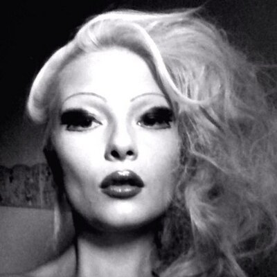 Profile Picture of Lu De La Rosa (@LouisaDeLaRosa) on Twitter