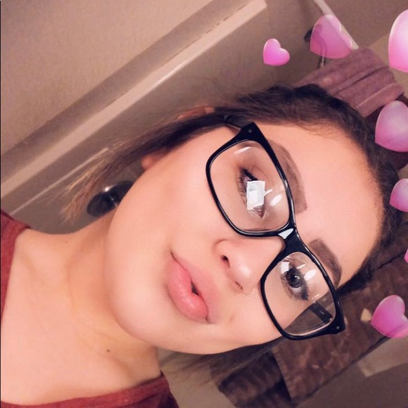 Profile Picture of Isabel Mendoza (@miisabel39) on Poshmark