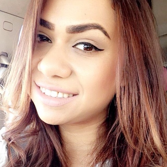 Profile Picture of Lucero Flores (@lucerin) on Poshmark