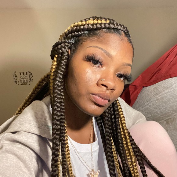 Profile Picture of Najiyah Najiyah (@najiyahnajiyah) on Poshmark