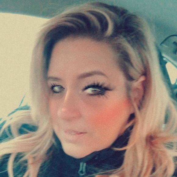 Profile Picture of Angela Millstone (@amillstone) on Poshmark