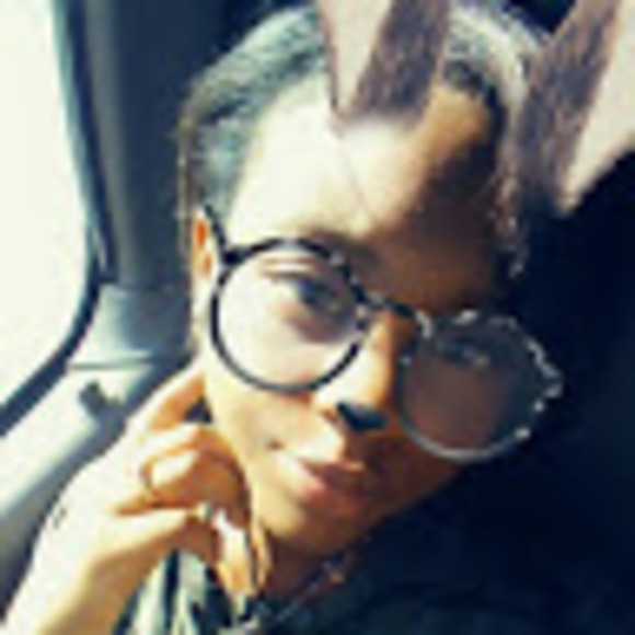 Profile Picture of Kyletta Helms (@dkyletta) on Poshmark