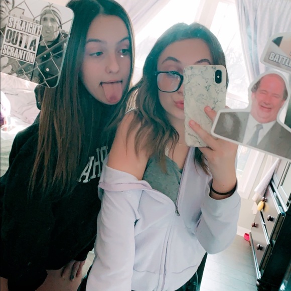 Profile Picture of Chloe Driessler (@chloedriessler) on Poshmark