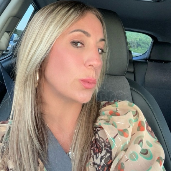 Profile Picture of Katherine Pasquinucci (@kpasquinucci) on Poshmark