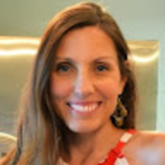 Profile Picture of Joy Speer (@joyspeer) on Poshmark