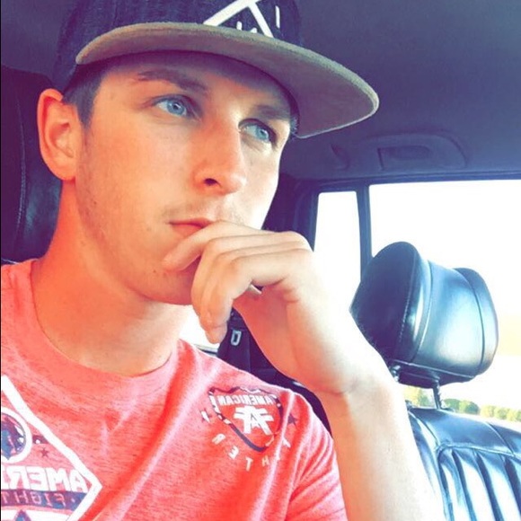 Profile Picture of Dalton Douglas (@dalton2269) on Poshmark