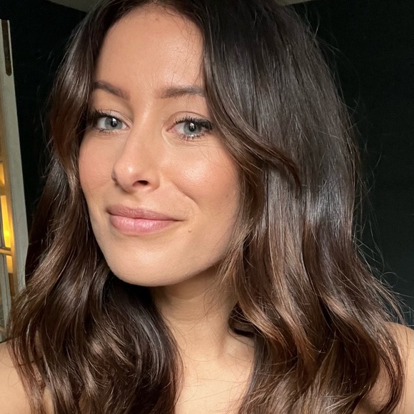 Profile Picture of Melanie Keating (@mmmktng) on Poshmark