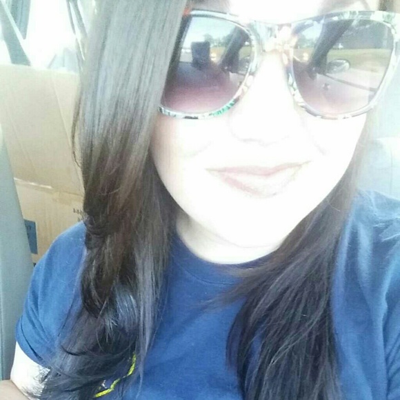 Profile Picture of Amber Mackeen (@amackeen) on Poshmark