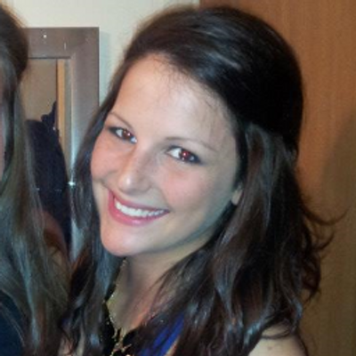 Profile Picture of Julia L (@julialabelle10) on Twitter