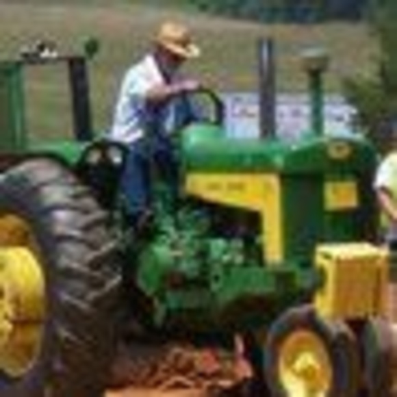 Profile Picture of Carlton Carter (@cwchauling) on Poshmark