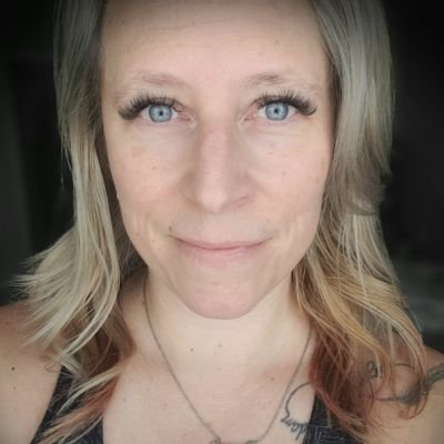 Profile Picture of Candace Schultz (@C0ffeecusswords) on Twitter