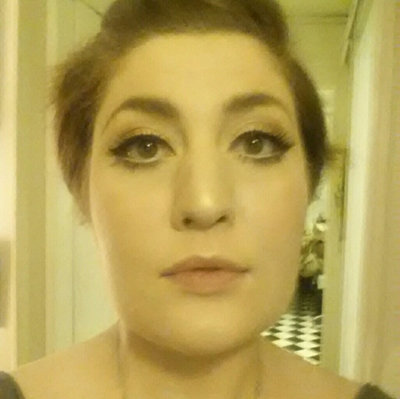 Clara Travieso - Poshmark Profile Picture of Clara Travieso (@claratravieso) on Poshmark