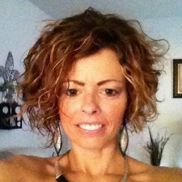 Profile Picture of Lea Trahan (@leawaddell76) on Poshmark