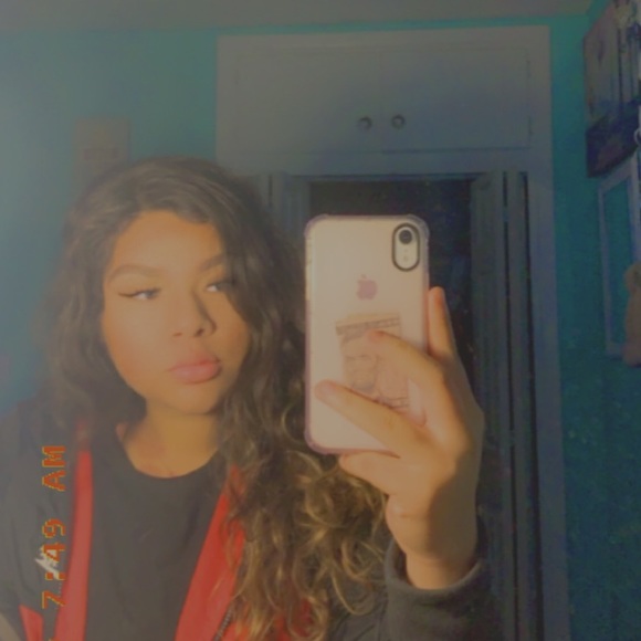 Profile Picture of Magali Collas (@magali_c12) on Poshmark