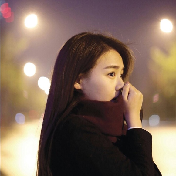 Profile Picture of Arlena Yang (@arlena_yang) on Poshmark