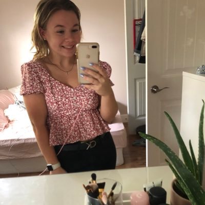 Profile Picture of Julia Mccallum (@juliamccallum_) on Twitter