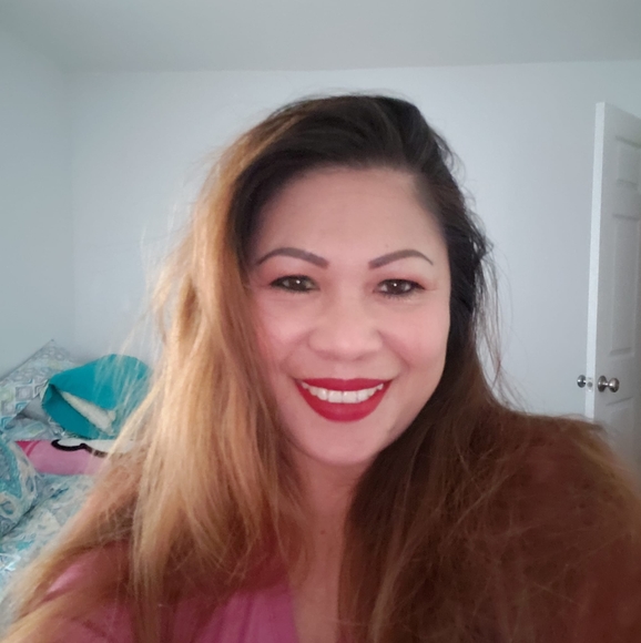 Profile Picture of Rosa Calamayan (@calamayan_rosa) on Poshmark