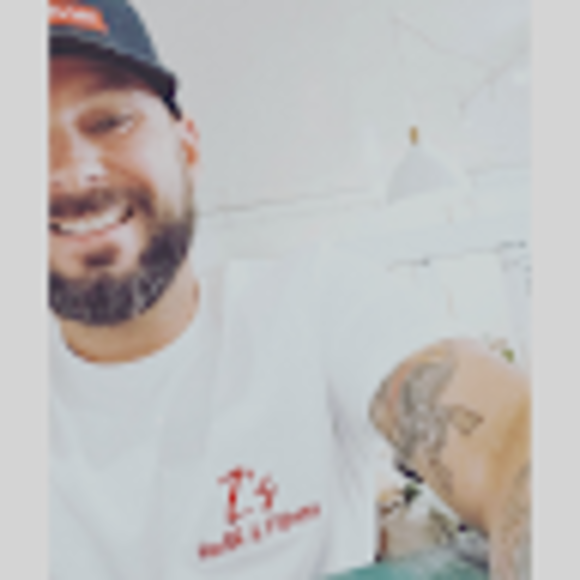 Profile Picture of Matt Husen (@matt_husen) on Poshmark