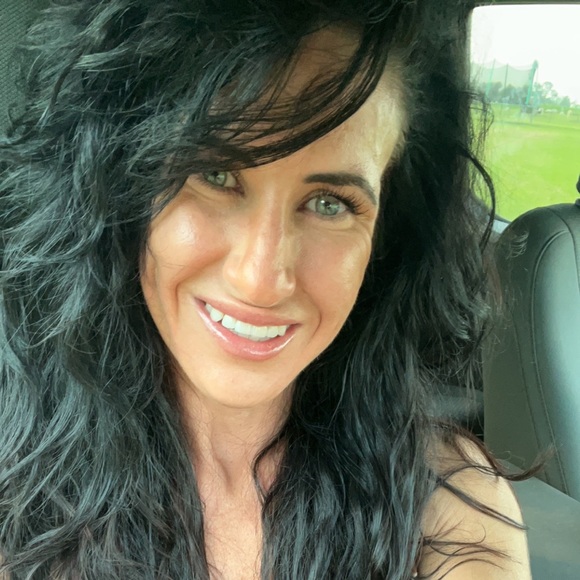 Profile Picture of Nicole Dyal (@niconner07) on Poshmark