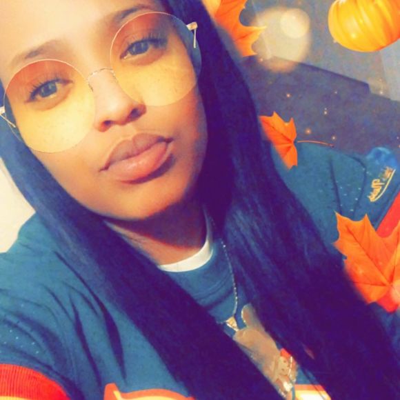 Profile Picture of Britney Murphy (@britneymurphy32) on Poshmark