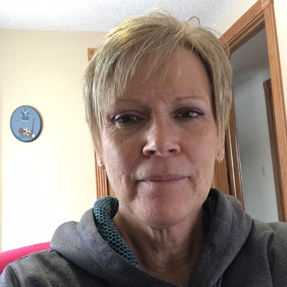 Profile Picture of Joyce Walstead (@jwalstead) on Poshmark